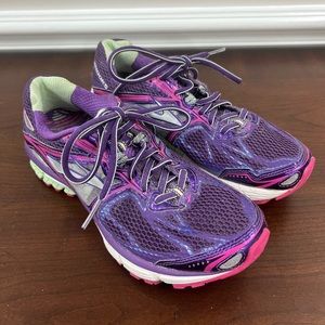 Brooks Ravenna 5 Woman’s Running Shoes Size 8.5